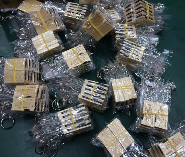 木頭旋轉U盤,木頭U盤,旋轉U盤,世界吉尼斯U盤